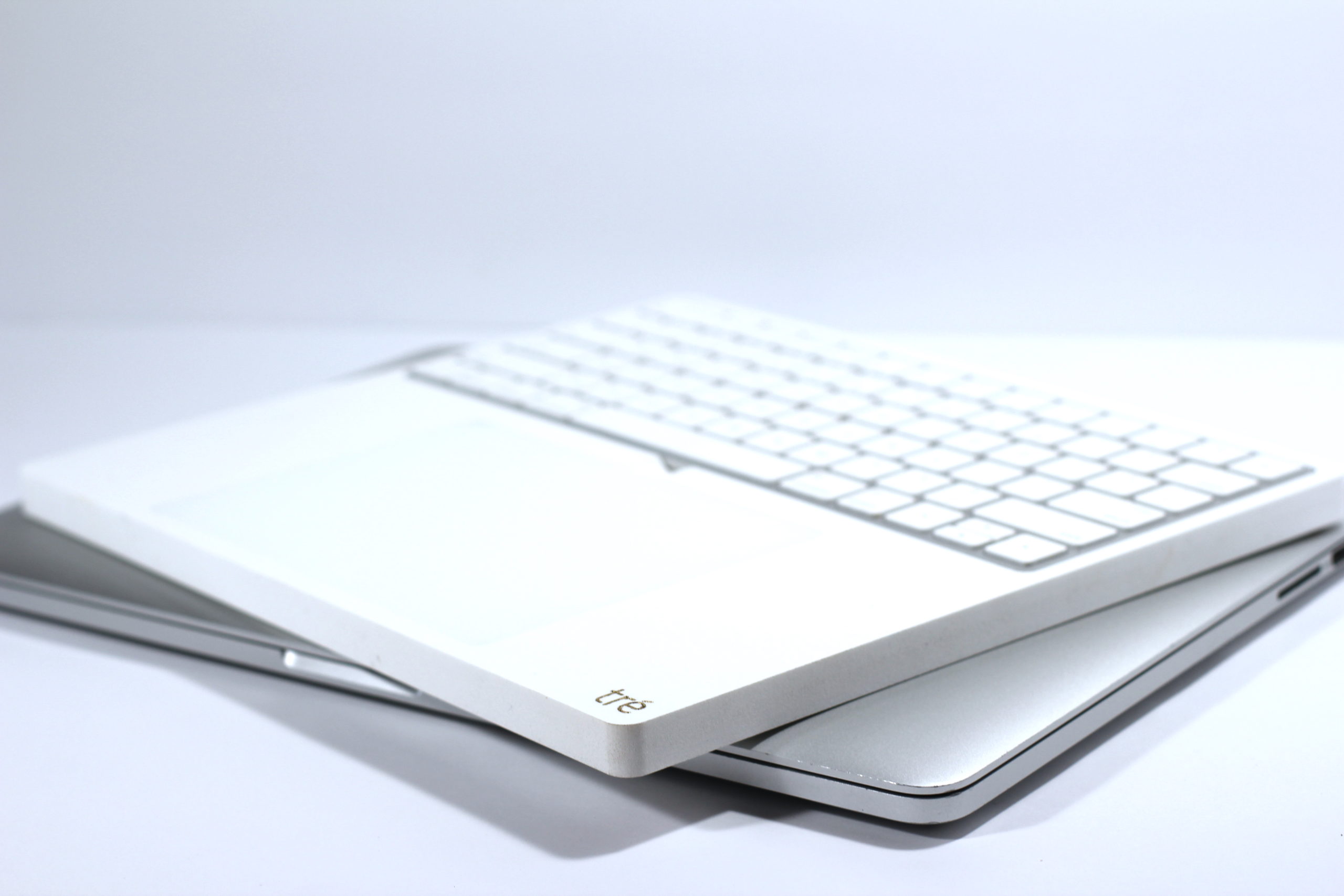 The tré (white) | Apple Magic Trackpad 2 and Keyboard Tray Dock